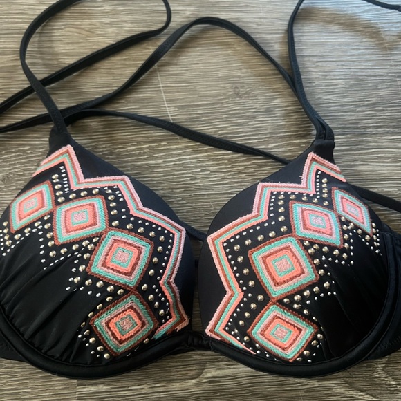 Shade & Shore Black and Pink Geometric Bikini Top - Picture 2 of 4